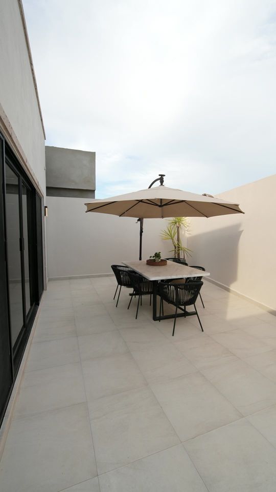 Patio con comedor exterior