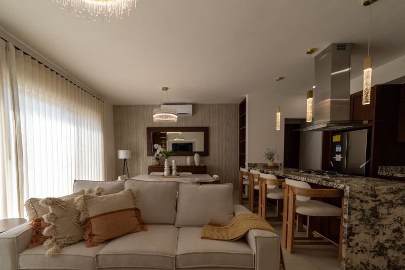 Sala y comedor de la casa muestra de Seaside Villas